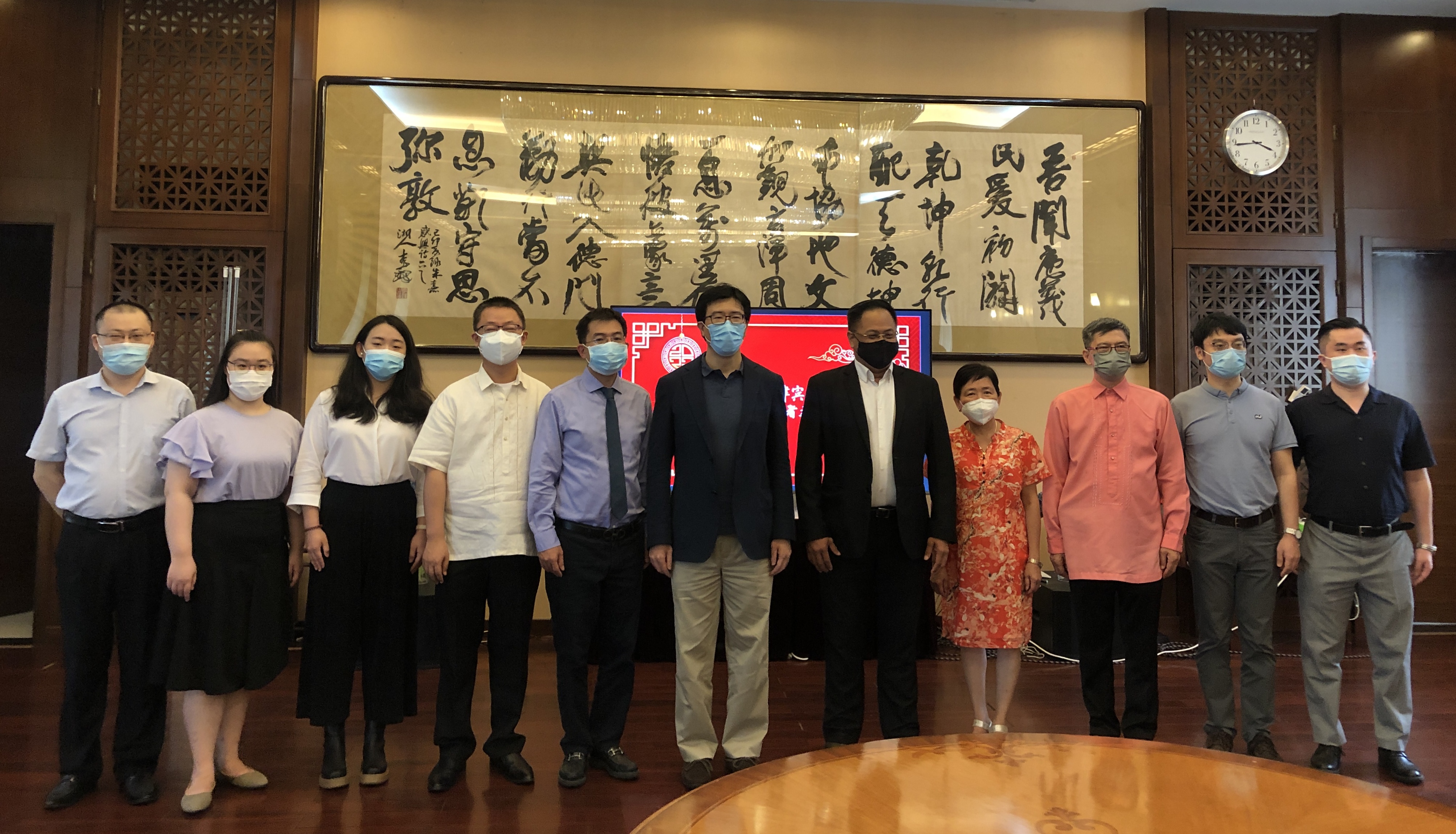 马尼拉领事馆通告-驻菲律宾使馆举办领事协助志愿者委任仪式(2)