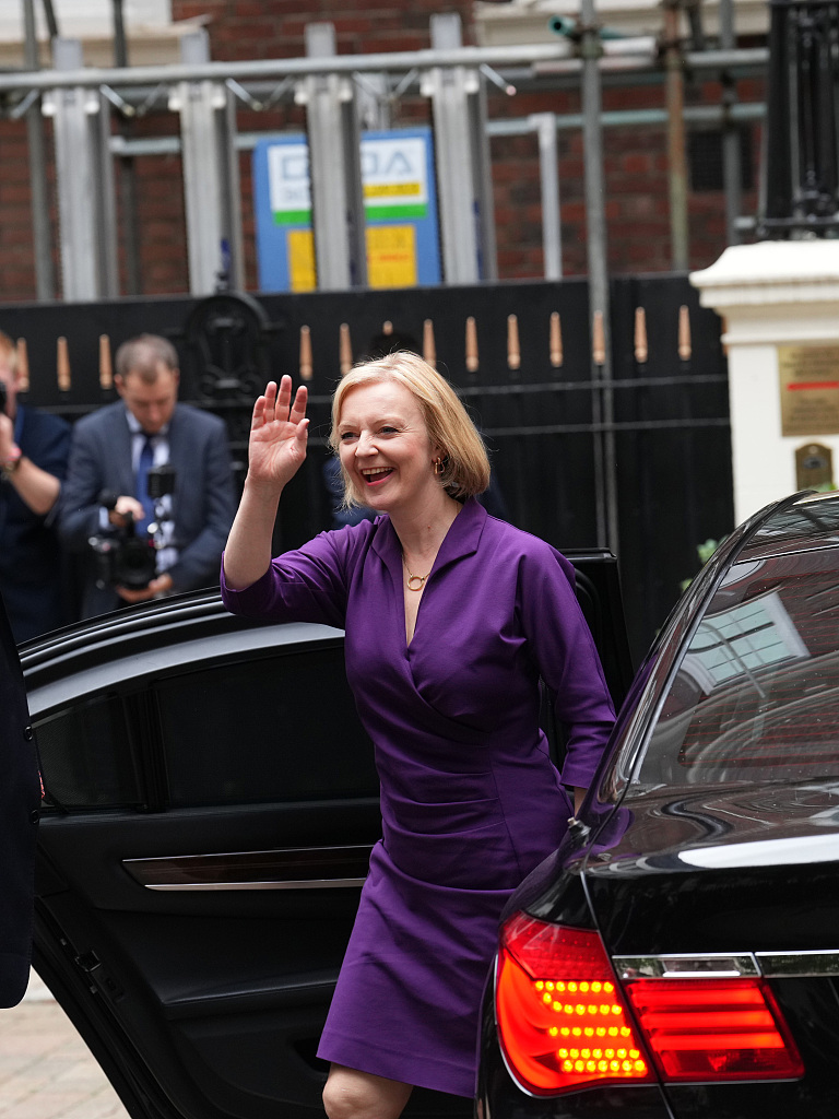 快讯-经济不振、保守党分裂，英国新首相特拉斯却只有“老药方”？(1)
