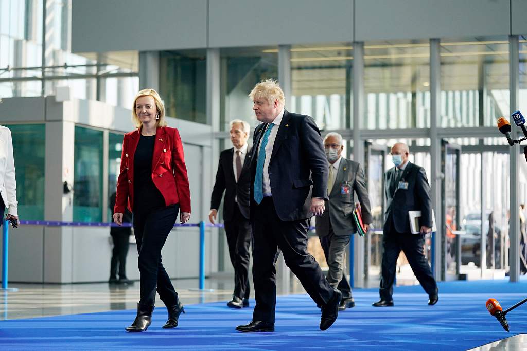 快讯-经济不振、保守党分裂，英国新首相特拉斯却只有“老药方”？(3)