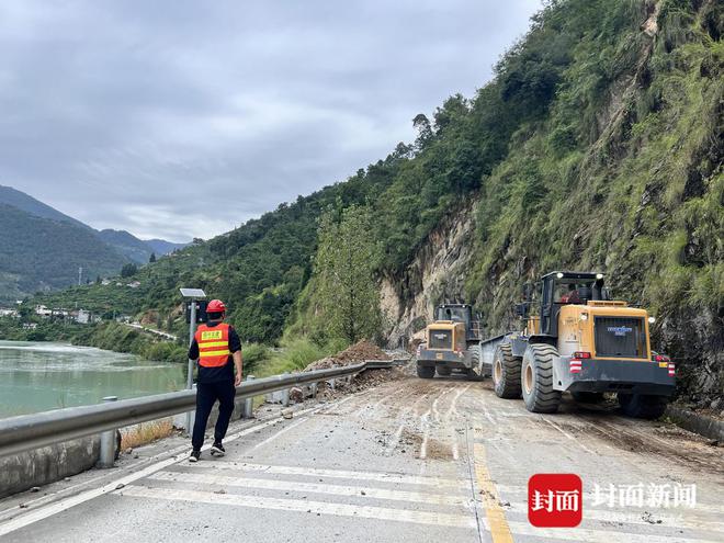 快讯-四川泸定6.8级地动震后12小时救济：大渡河两岸的争分夺秒(5)