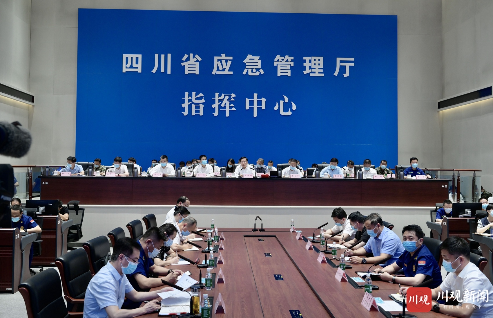 快讯-四川省委书记：抓紧震后72小时黄金救济期，进村入户地毯式搜救(1)