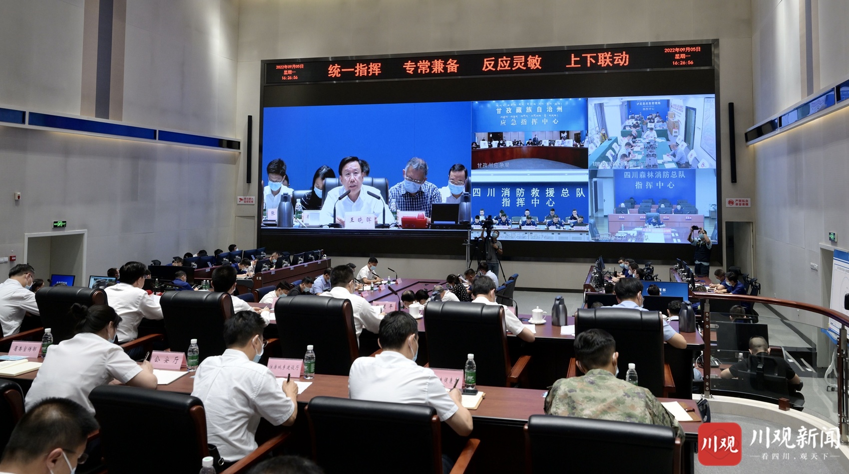 快讯-四川省委书记：抓紧震后72小时黄金救济期，进村入户地毯式搜救(2)