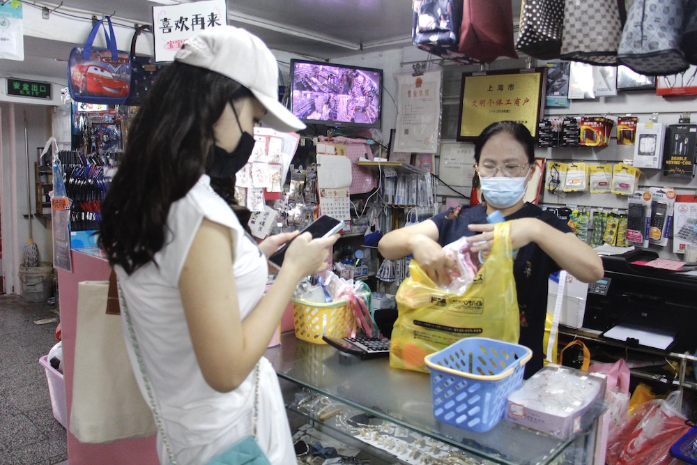 快讯-上海小店故事| 谁的小辰光里，没有一家“宝宝”？(2)