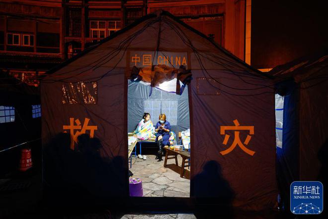 快讯-震后第一夜环境怎样？拜望四川泸定抗震救灾现场(4)