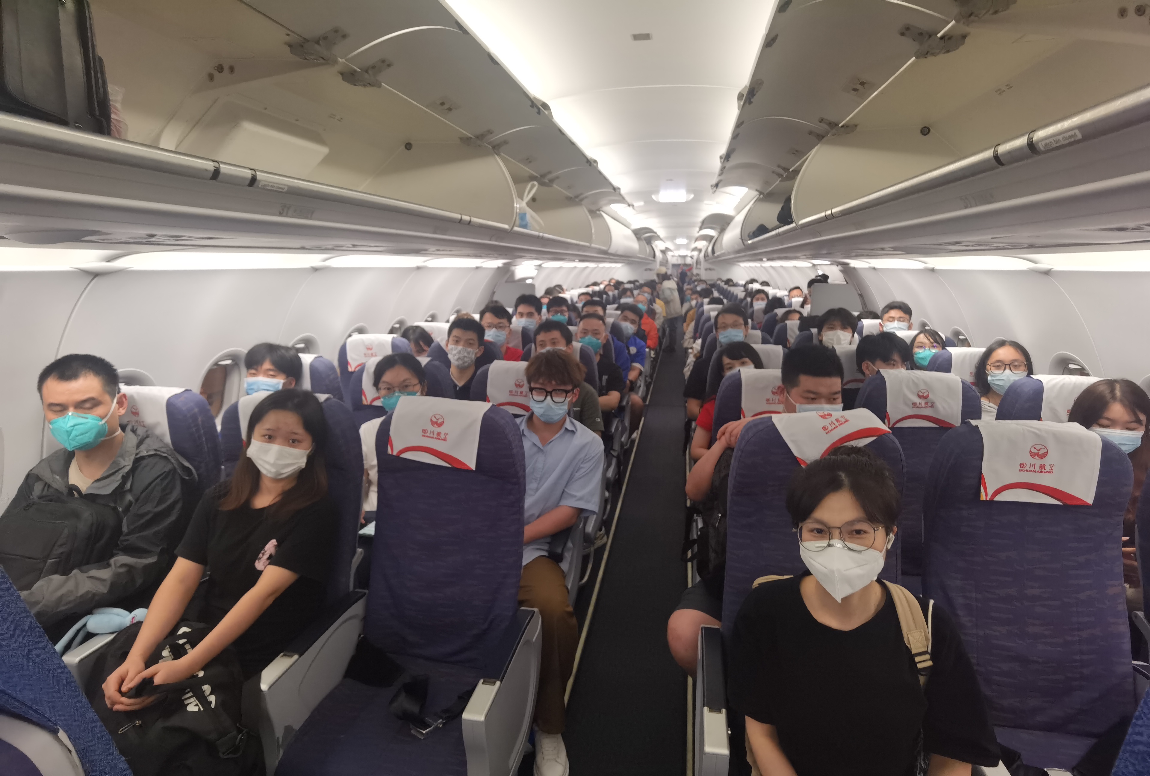快讯-增援20万管核酸检测本领后，上海再派200人核酸检测队赴川(1)