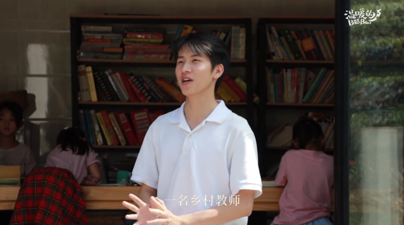 快讯-网红墟落西席赖家益喊话家长：你返来带孩子，我帮你直播带货(1)