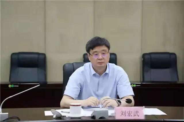 快讯-升副部后担当“升官宴”的他 到案前一天仍在担当私营企业主安排的宴请(1) 快讯-升副部后担当“升官宴”的他 到案前一天仍在担当私营企业主安排的宴请(1)