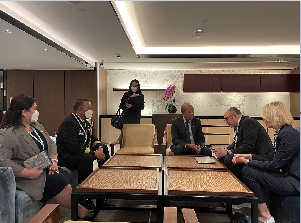 快讯-与乌克兰外交部副部长德米特罗·塞尼克举行双边会晤(1)