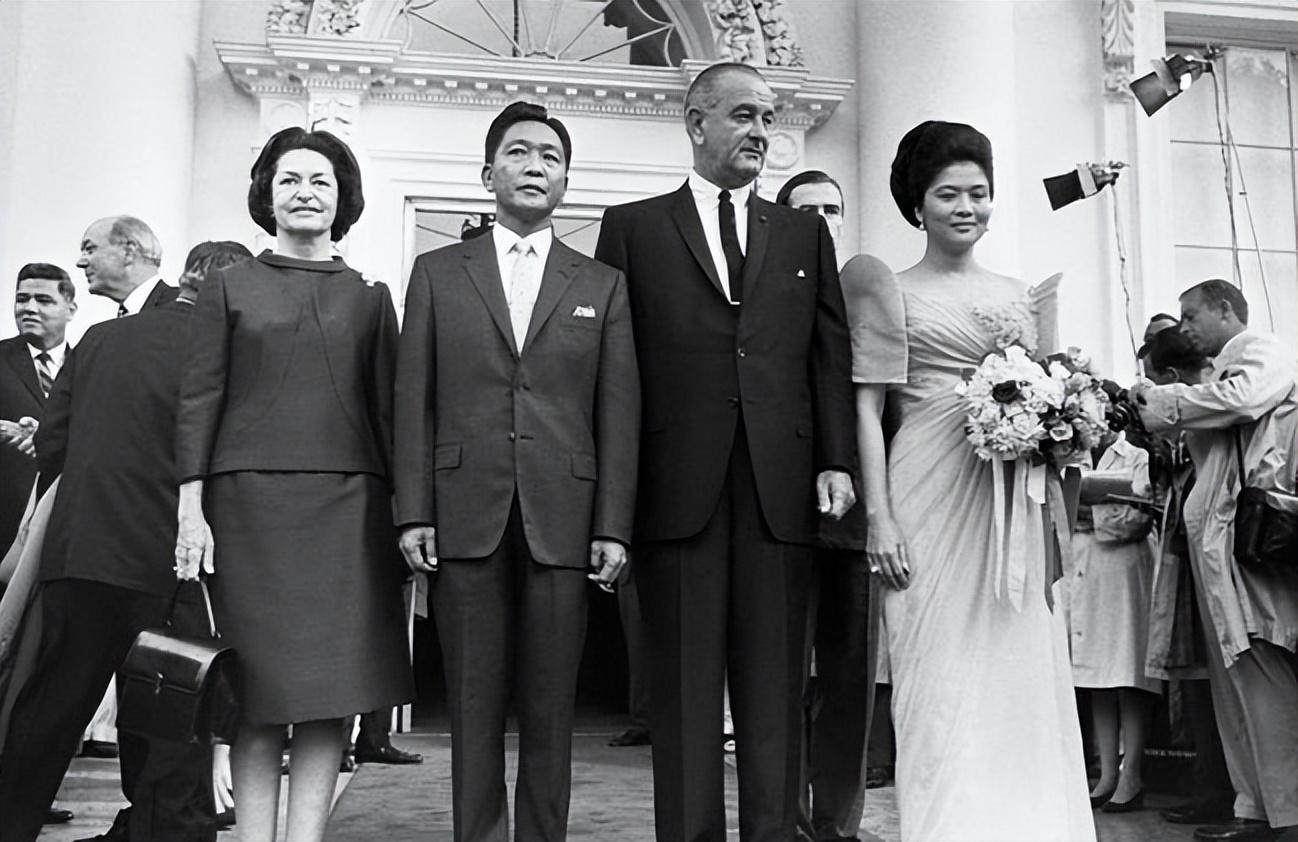快讯-她贪污国家100多亿，被发现时已移居美国，如今过得怎么样？(17)