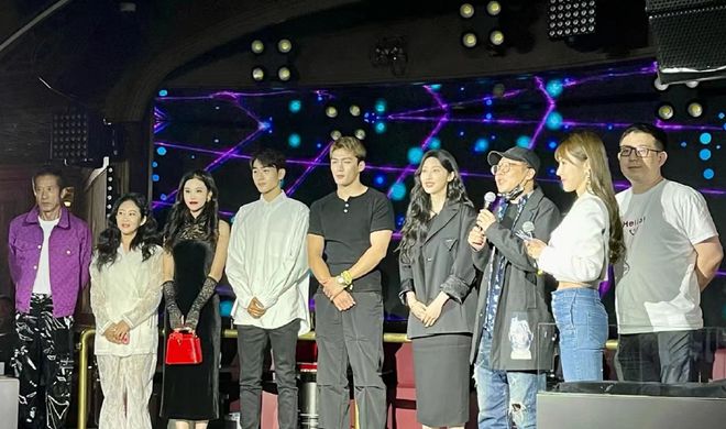 快讯-中国版"浪漫满屋"主创合影曝光 张俪丹尼斯吴主演(3)