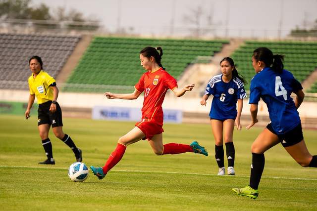 快讯-6-0大胜！中国U20女足迎开门红，12分钟连轰3球，对手防线被打崩(9)