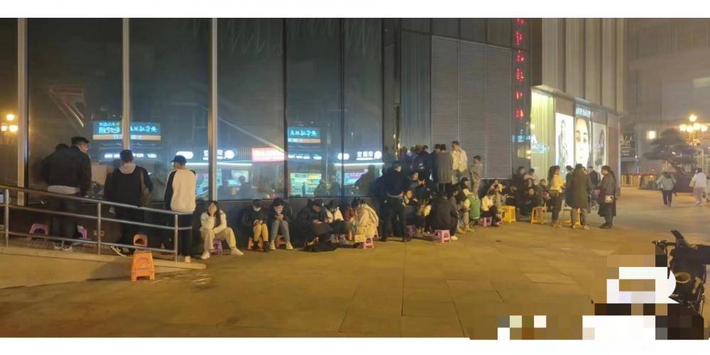 快讯-菲律宾签证需彻夜排队甚至一证上万元？领馆：本周排队情况已缓解(1)