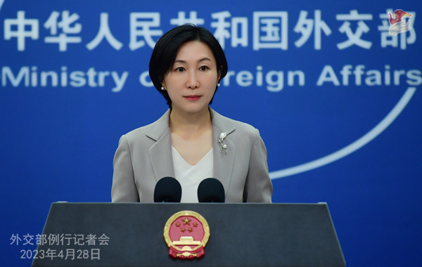 快讯-中菲海警船在仁爱礁附近差点相撞？外交部：菲船擅自闯入，蓄意碰瓷(1)