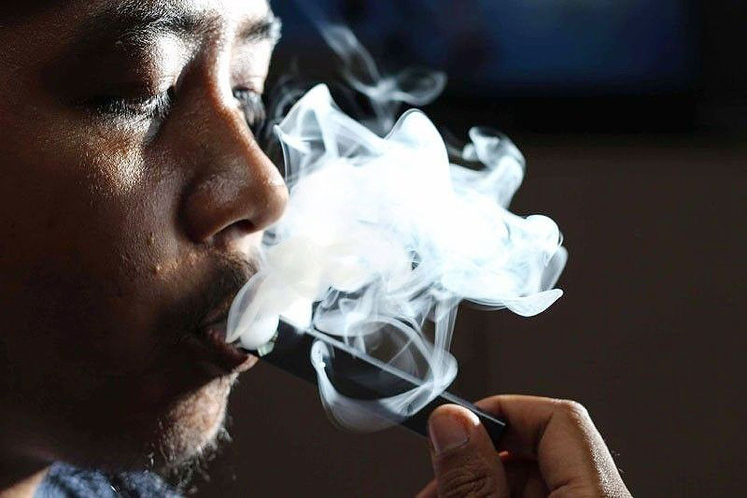金融证券-青少年吸烟率翻倍，政府敦促严厉打击非法香烟和电子烟(1)