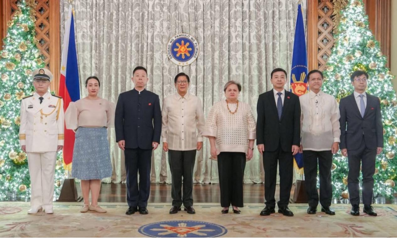 马尼拉领事馆通告-井泉大使向菲律宾总统马科斯递交国书(1)