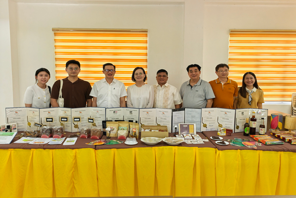 宿务领事馆通告-李小艳馆长领事访问菲律宾仙朝峨市(2)