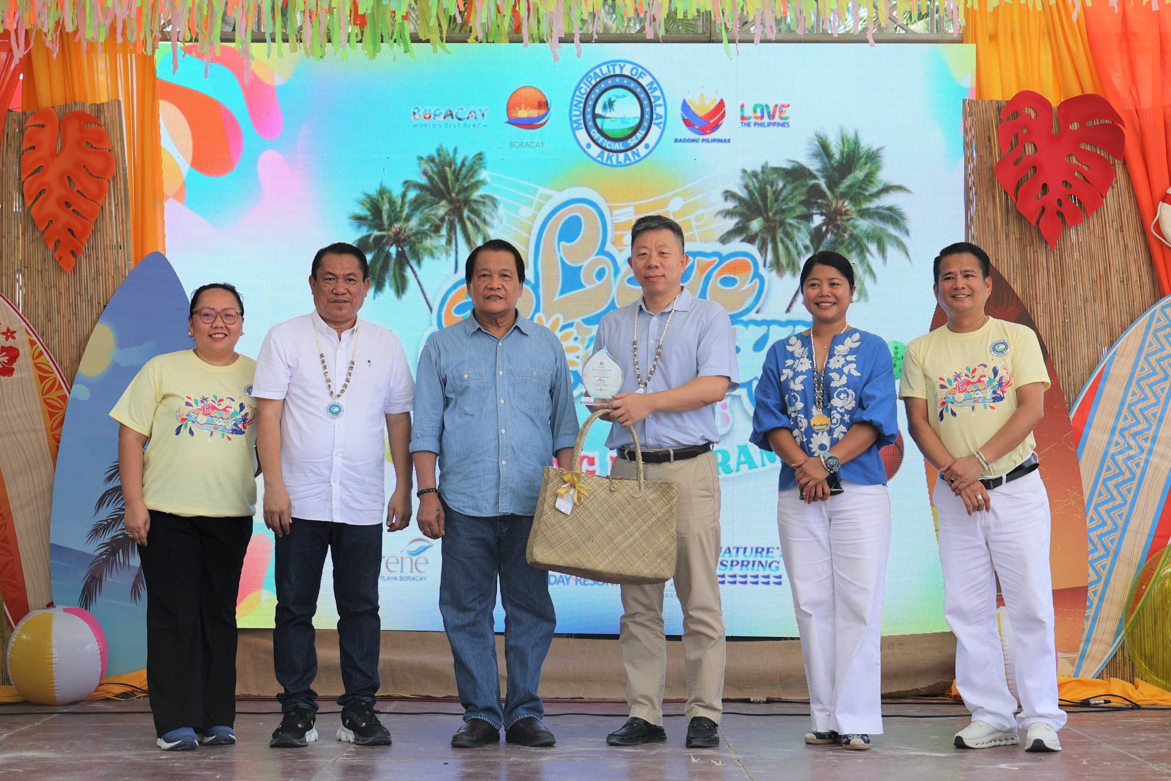 马尼拉领事馆通告-井泉大使访问长滩岛(1)